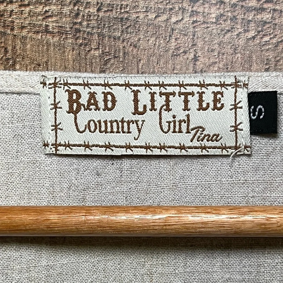 🌻 Bad Little Country Girl Tina size Sm Linen Blend Blouse Costal Beach Country - Picture 3 of 6